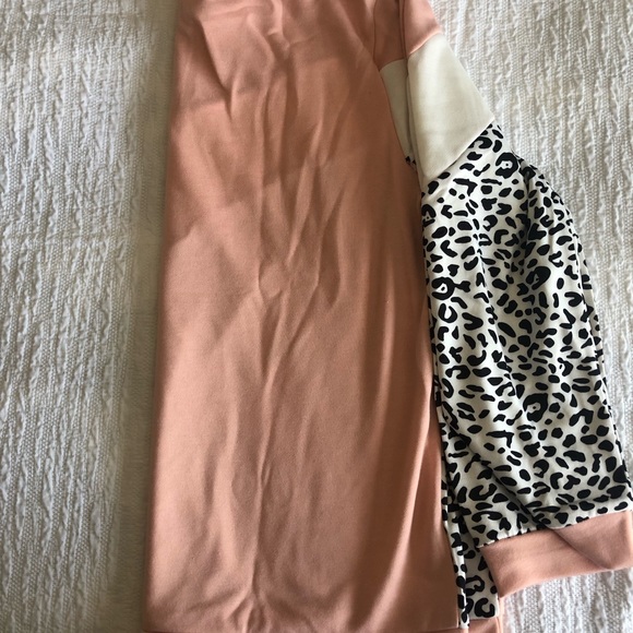 Plus size Color Block Leopard Top - Picture 4 of 5